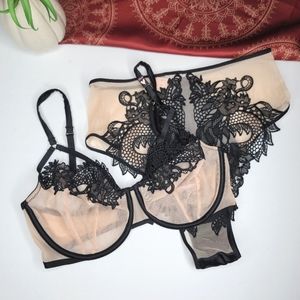 Victoria's Secret Bra and Panty Set Black Dragon Lace 32DD Small NWT